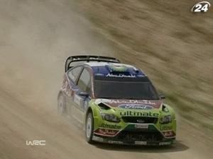 Один "Форд Фокус" перетворився на гарбуз, інший далі не поїде Один "Форд Фокус" перетворився на гарбуз, інший далі не поїде