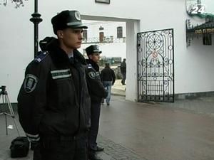 Ніщо святе - їй не чуже: міліція іде у церкви Ніщо святе - їй не чуже: міліція іде у церкви