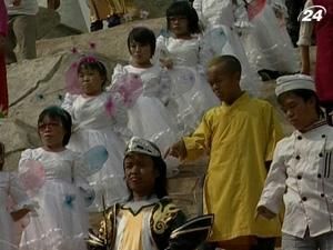 У Китаї діє тематичний парк, де працюють тільки карлики У Китаї діє тематичний парк, де працюють тільки карлики