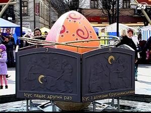 Троє митців створили у місті інсталяцію "Хресна дорога" Троє митців створили у місті інсталяцію "Хресна дорога"