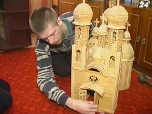 Майстер не вміє ні малювати, ні креслити, а ідеї робіт він бачить увісні Майстер не вміє ні малювати, ні креслити, а ідеї робіт він бачить увісні