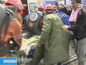 У Китаї із затопленої шахти врятували понад 110 шахтарів У Китаї із затопленої шахти врятували понад 110 шахтарів