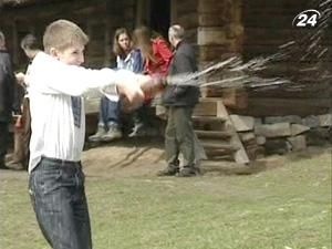 Обливаний понеділок відзначили у Пирогові Обливаний понеділок відзначили у Пирогові