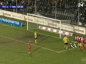 "Аякс" вирвав перемогу на полі "Ден Хаага". "Аякс" вирвав перемогу на полі "Ден Хаага".