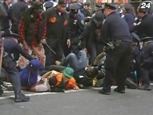 Автошоу у Нью-Йорку закінчилося масовими безладами Автошоу у Нью-Йорку закінчилося масовими безладами