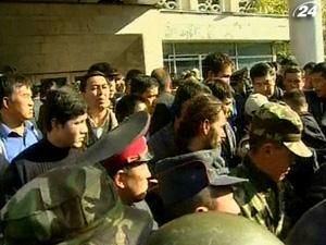 Міліція сльозогінним газом розігнала мітинг опозиції Міліція сльозогінним газом розігнала мітинг опозиції