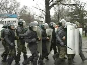 У Бішкеку під час сутичок з поліцією загинуло кілька людей У Бішкеку під час сутичок з поліцією загинуло кілька людей