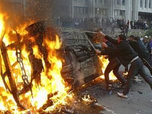 У заворушеннях в столиці Киргизстану загинули 17 людей та голова МВС У заворушеннях в столиці Киргизстану загинули 17 людей та голова МВС