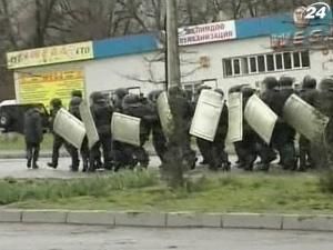 Протистояння міліції та демонстрантів завершилося кровопролиттям Протистояння міліції та демонстрантів завершилося кровопролиттям