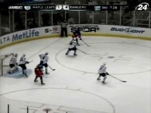 "Рейнджерс" на власному майданчику розгромили "Торонто" "Рейнджерс" на власному майданчику розгромили "Торонто"