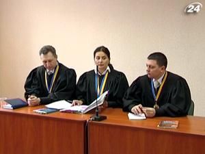 Донецький суд просять забрати звання "Героя України" у Шухевича Донецький суд просять забрати звання "Героя України" у Шухевича