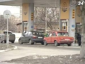 Ціни на бензин А-95 зростуть на 15 копійок вже найближчі 15-20 днів Ціни на бензин А-95 зростуть на 15 копійок вже найближчі 15-20 днів