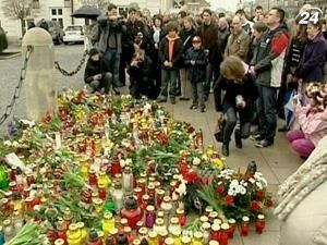 У Польщі оголошено загальнонаціональну тижневу жалобу за загиблими у катастрофі У Польщі оголошено загальнонаціональну тижневу жалобу за загиблими у катастрофі