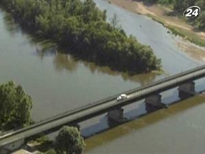 Бріар - муніципалітет з своїм мостом-каналом Бріар - муніципалітет з своїм мостом-каналом