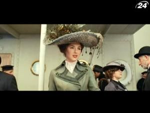 Журналістка хоче врятувати Париж від птеродактиля Журналістка хоче врятувати Париж від птеродактиля