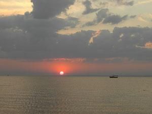 Масляна пляма в 240 кв. м. виявлена у Каховському водосховищі Масляна пляма в 240 кв. м. виявлена у Каховському водосховищі