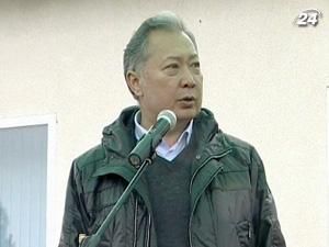 Президент Киргизстану виступив на мітингу у Джалалабадській області Президент Киргизстану виступив на мітингу у Джалалабадській області