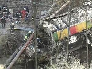 Зсув ґрунту в Італії зніс потяг із рейок, є жертви Зсув ґрунту в Італії зніс потяг із рейок, є жертви