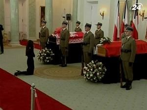 Поляки сьогодні попрощаються з Лехом та Марією Качинськими Поляки сьогодні попрощаються з Лехом та Марією Качинськими