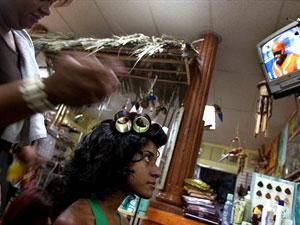Кубинська влада відмовляється від перукарень