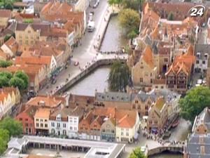 Брюгге - місто будиночків з готичними різьбленими фасадами Брюгге - місто будиночків з готичними різьбленими фасадами