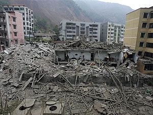 Кількість жертв землетрусу у Китаї зросла до 300 чоловік Кількість жертв землетрусу у Китаї зросла до 300 чоловік