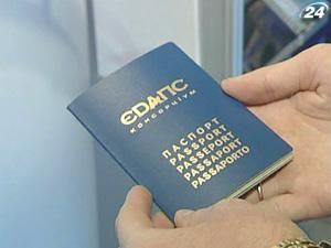 Паспорти друкують, а борги не віддають Паспорти друкують, а борги не віддають