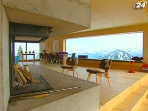 Будинок, який нагадує дерев’яну коробку Будинок, який нагадує дерев’яну коробку