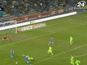 "Генк" відірвався від "Стандарда" на 6 очок "Генк" відірвався від "Стандарда" на 6 очок