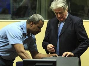 Свідок у справі Караджича розповів як вбивали полонених мусульман Свідок у справі Караджича розповів як вбивали полонених мусульман