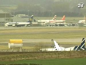 Польоти на півночі Європи призупинили через виверження вулкана в Ісландії Польоти на півночі Європи призупинили через виверження вулкана в Ісландії