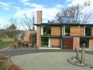 Навіть з жахливого будинку можна створити щось прекрасне Навіть з жахливого будинку можна створити щось прекрасне