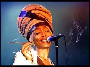 Американська співачка звинувачується в порушенні громадського порядку Американська співачка звинувачується в порушенні громадського порядку