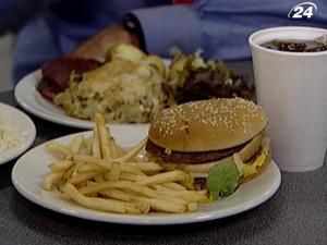 Перекусити на ходу - вірний шлях до ожиріння та хвороб Перекусити на ходу - вірний шлях до ожиріння та хвороб