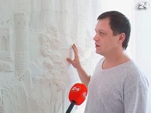 Рельєфними розписами на стінах дивує вінничан місцевий майстер Рельєфними розписами на стінах дивує вінничан місцевий майстер