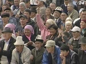 Прихильники К.Бакієва захопили облдержадміністрацію у Джалал-Абаді Прихильники К.Бакієва захопили облдержадміністрацію у Джалал-Абаді