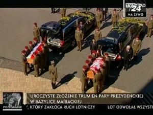Леха і Марію Качинських ховають нині в краківському Вавелі