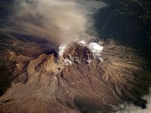 У Росії вулкан викинув попел на висоту 7,5 кілометрів