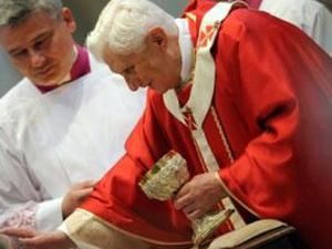 Бенедикт XVI заснув під час меси на Мальті