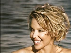 Кайлі Міноуг ввійшла в образ Афродити, працюючи над новим альбомом Кайлі Міноуг ввійшла в образ Афродити, працюючи над новим альбомом