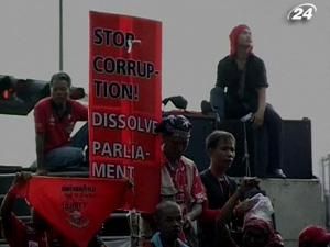 Прем'єр Таїланду і "червоносорочники" погодились на переговори Прем'єр Таїланду і "червоносорочники" погодились на переговори