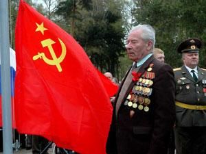 У Криму вводять традицію вивішувати "Серп і молот" на 9 травня У Криму вводять традицію вивішувати "Серп і молот" на 9 травня