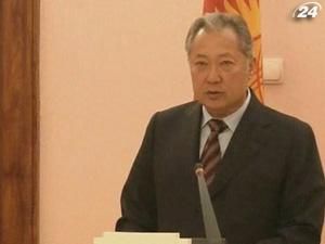 Скинутий глава Киргизстану Курманбек Бакієв досі вважає себе президентом