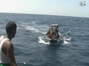 Пірати обстріляли корабель ВМФ Франції Пірати обстріляли корабель ВМФ Франції