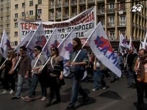 Люди у Греції протестують проти антикризових заходів уряду Люди у Греції протестують проти антикризових заходів уряду