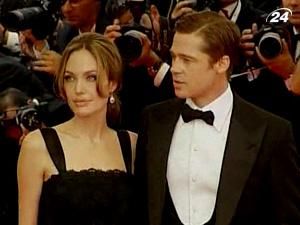 Діти вмовили Пітта та Джолі одружитися Діти вмовили Пітта та Джолі одружитися