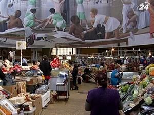 У столичному Бессарабському ринку розмістили один з експонатів відвертої виставки У столичному Бессарабському ринку розмістили один з експонатів відвертої виставки