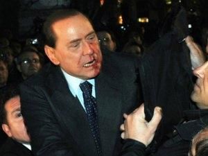 В Італії судять нападника, який травмував Берлусконі В Італії судять нападника, який травмував Берлусконі