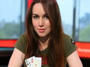 Британська модель-астрофізик виграла у покер 1 млн. фунтів Британська модель-астрофізик виграла у покер 1 млн. фунтів