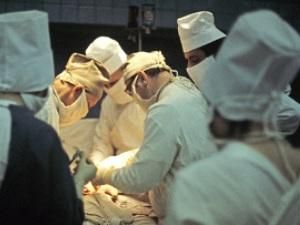 Іспанські лікарі вперше у світі успішно провели операцію по повній пересадці обличчя